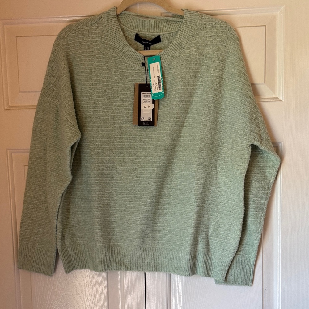 Vero Moda Women's Light Green Crewneck Sweater